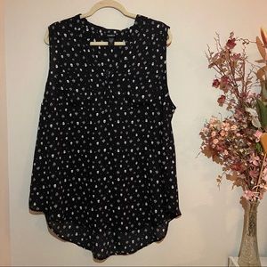 Torrid skull top with front pockets size 2